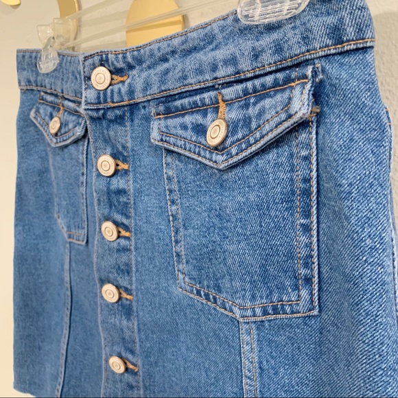 Zara Mid-Rise Denim Skirt. Dark Wash. Frayed Hem. - Picture 3 of 8